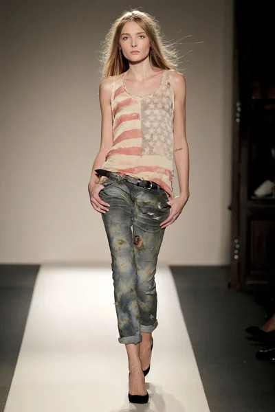 Look 28